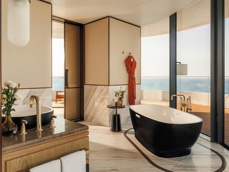 new luxury hotel in Dubai, the Jumeirah Marsa Al Arab weekend staycation was amazing!