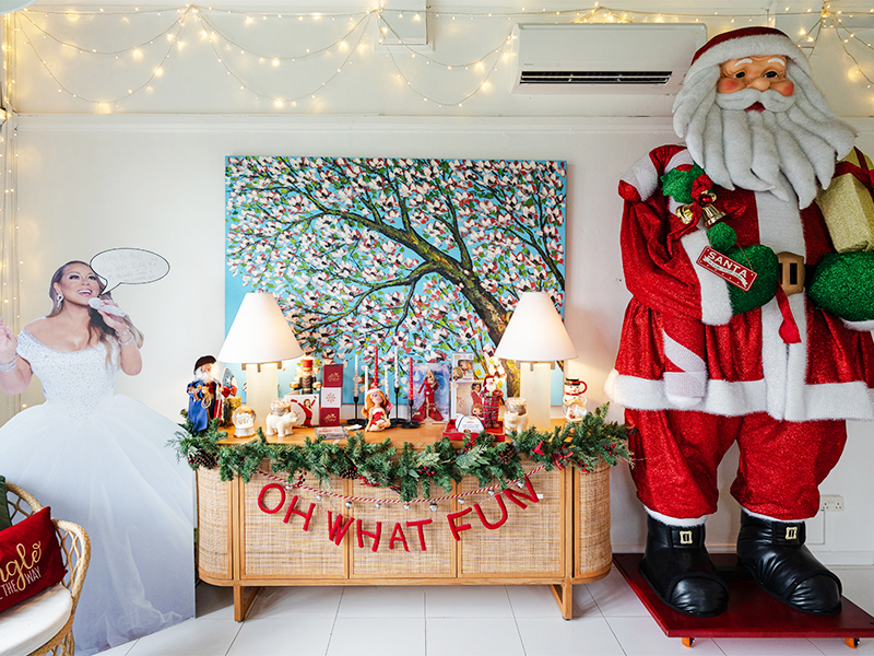 Christmas decor at this watten estate house