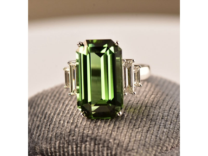 Coloured gems - Singapore jewellery brand Edelgems for natural coloured gemstones - emerald, ruby, sapphire, paraiba tourmaline, morganite, spinel