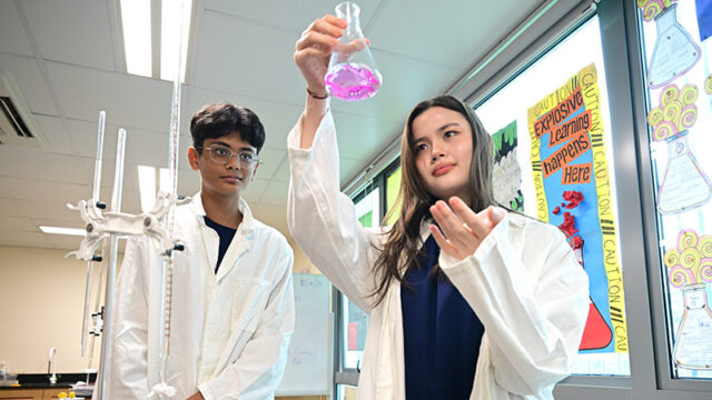 SMMIS High ¯School chemistry lab