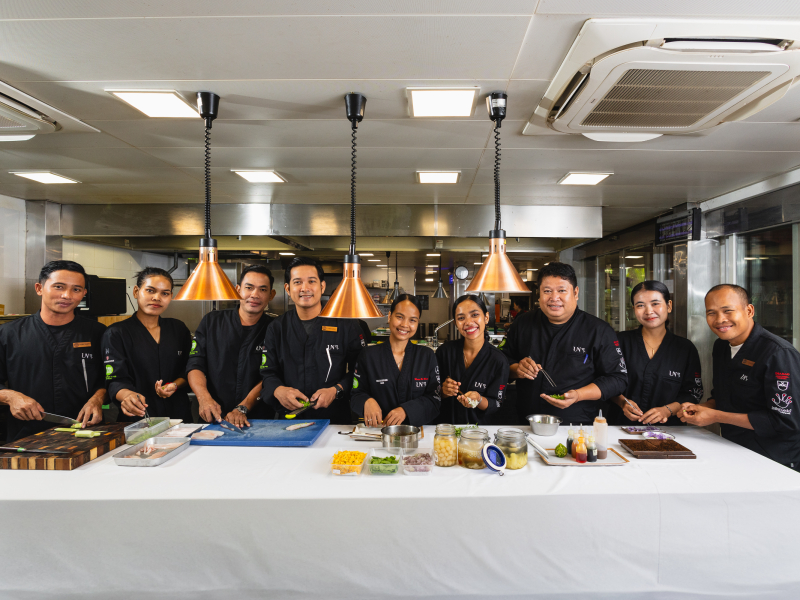Mariya Un Noun & Kitchen Team Restaurant